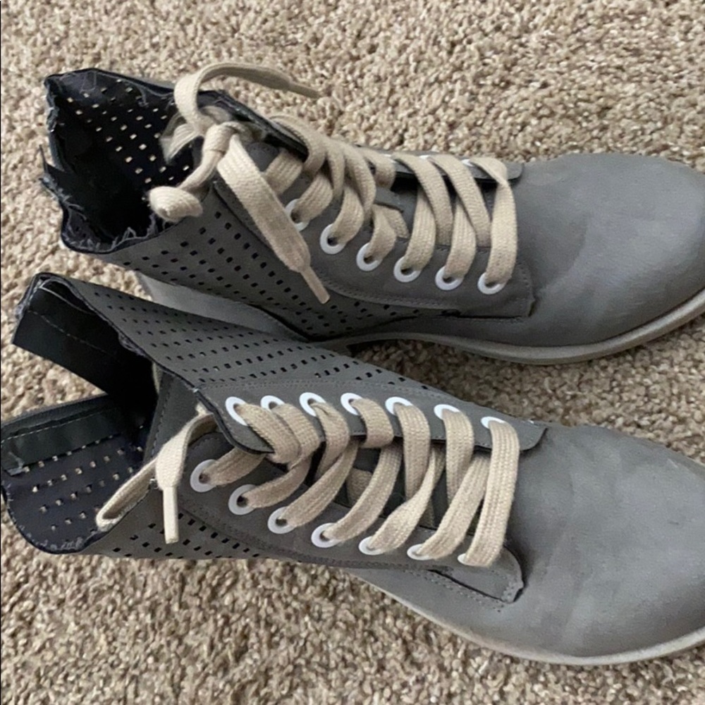 Women’s short boots